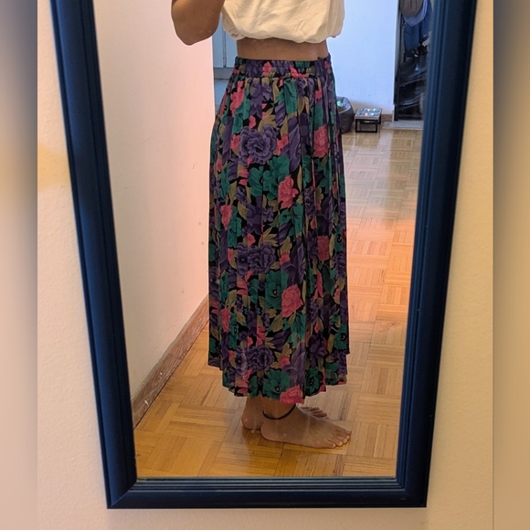 Vintage medium length flower skirt - Picture 3 of 3
